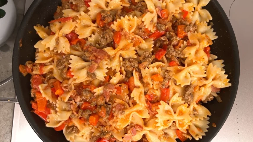 Creamy Parmesan Garlic Beef Pasta - Easy Recipe
