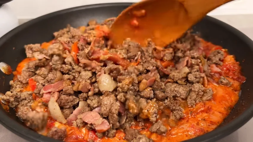 Creamy Parmesan Garlic Beef Pasta - Easy Recipe