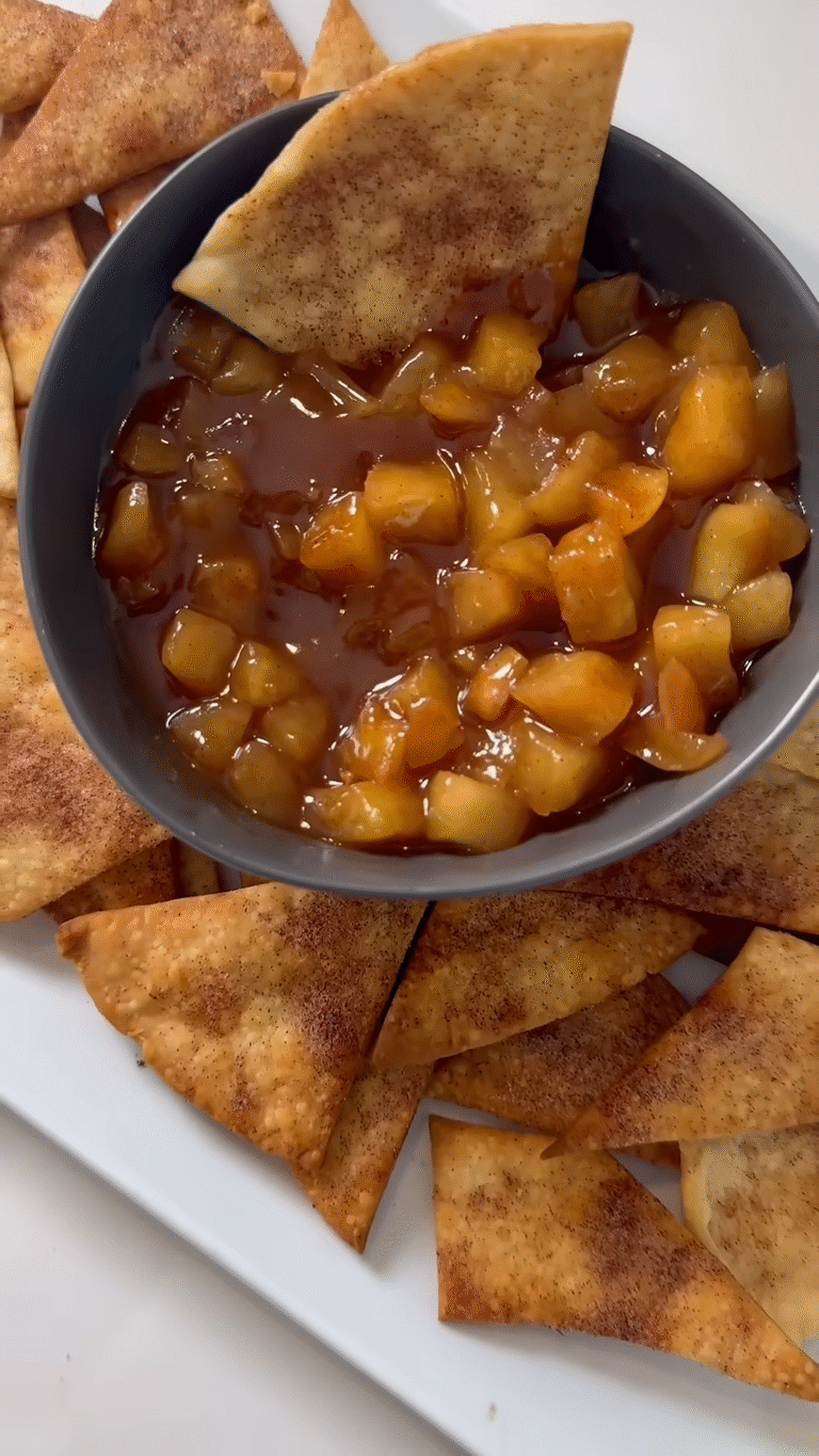 🍎✨ Apple Pie Dip with Cinnamon Sugar Chips