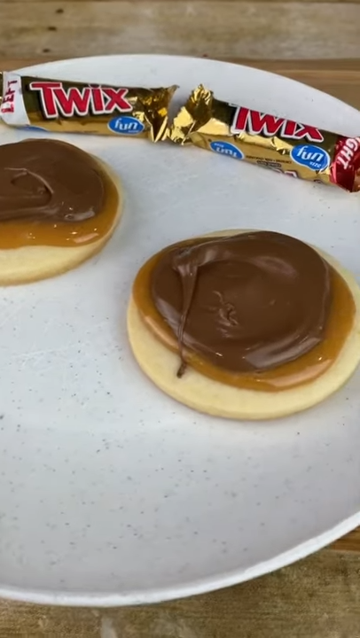 🍪 Soft and Chewy The Best Twix Cookies Ever