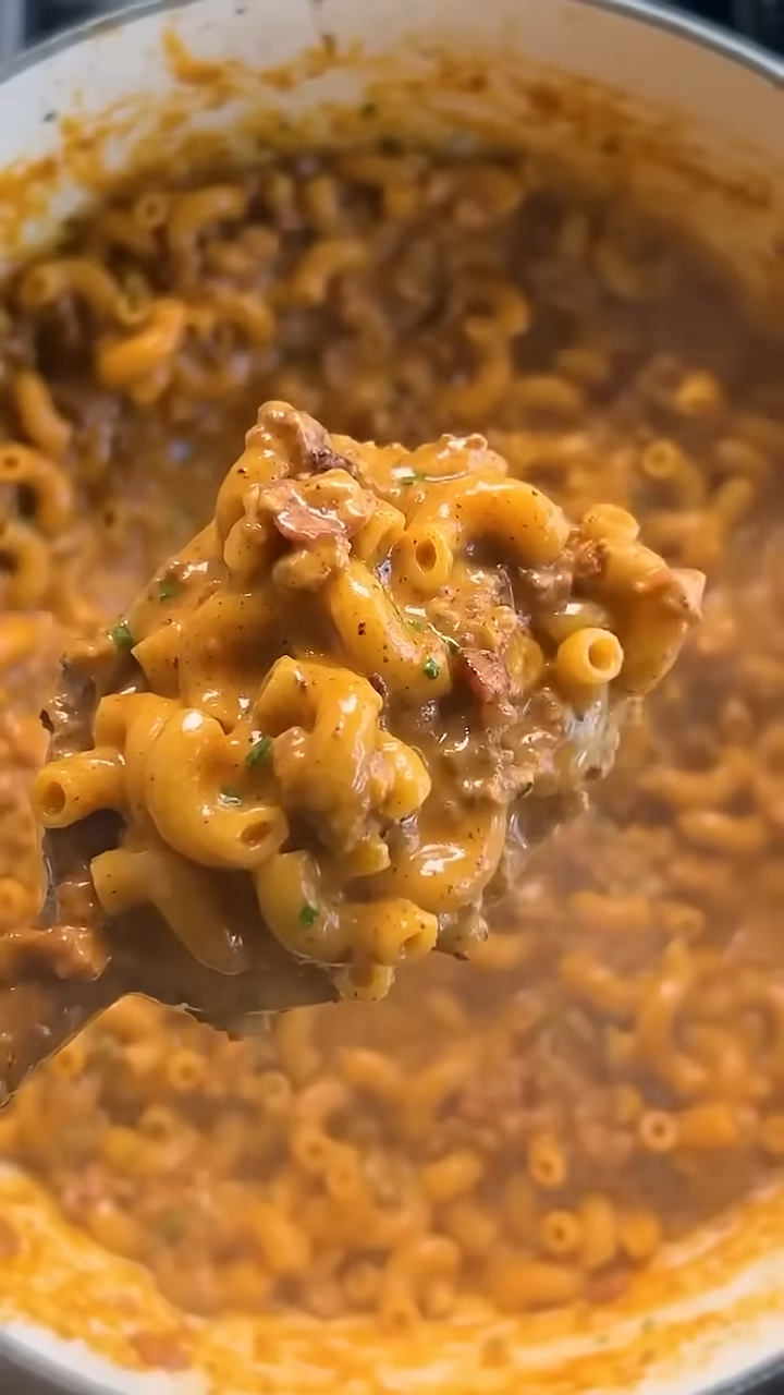 Cheeseburger Macaroni Soup: Creamy Comfort in Every Bowl