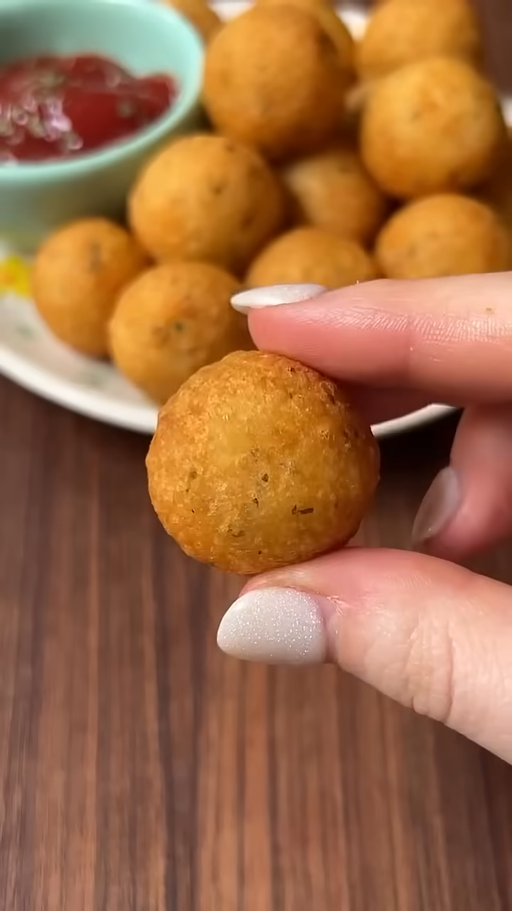 🧀🥔 Crispy Mashed Potato Cheese Puffs Your Family Will Crave