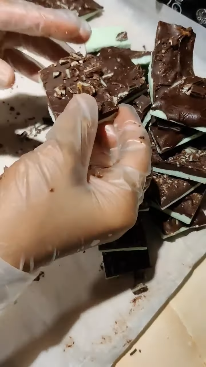 🍫 4 Ingredient Mint Oreo Bark